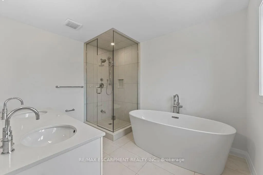 Photo 31 of 207 Alessio Drive, Hamilton, Sheldon — HOMEH