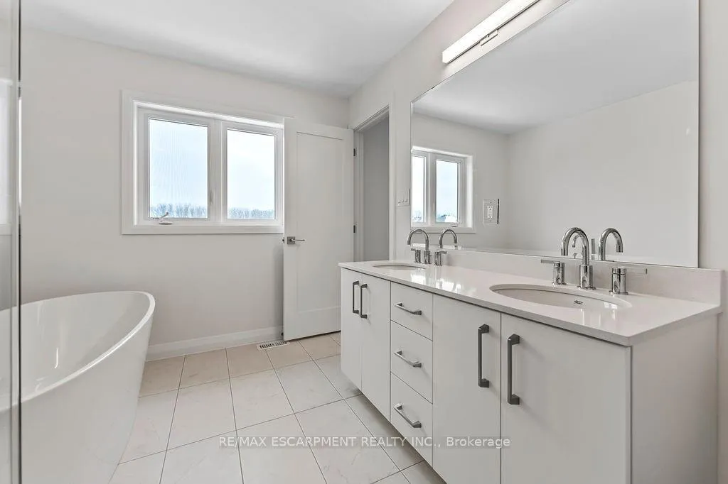 Photo 32 of 207 Alessio Drive, Hamilton, Sheldon — HOMEH