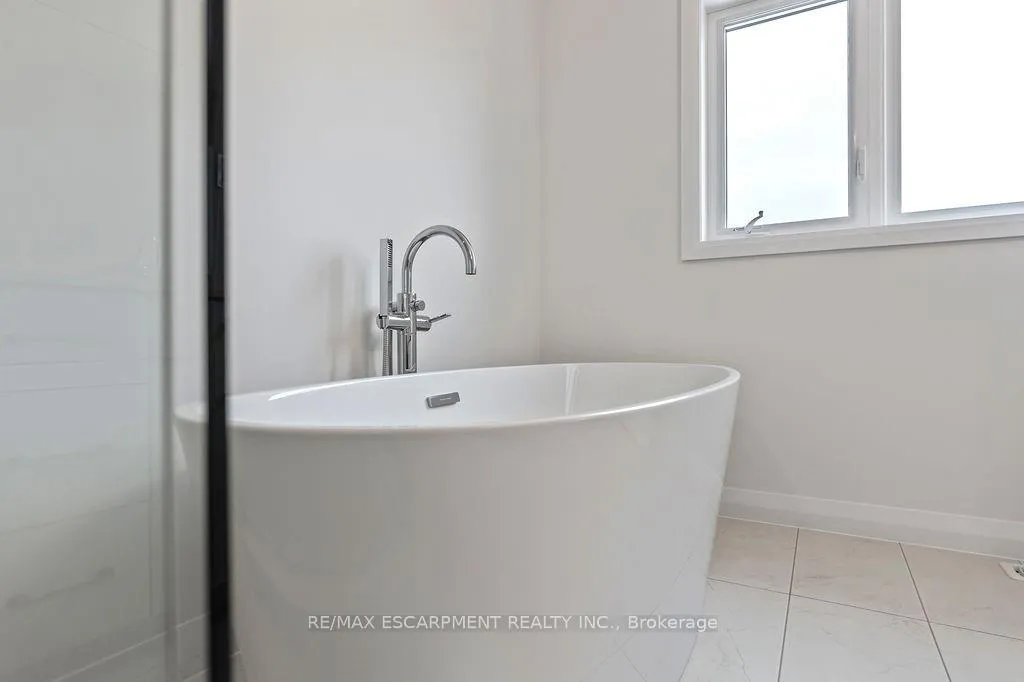 Photo 33 of 207 Alessio Drive, Hamilton, Sheldon — HOMEH
