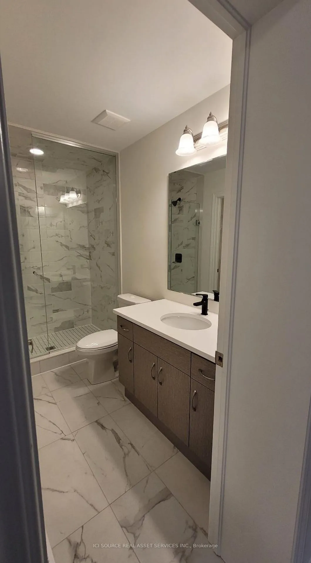 Photo 2 of 31 Thomas Frisby Jr Crescent, Markham, Victoria Square — HOMEH