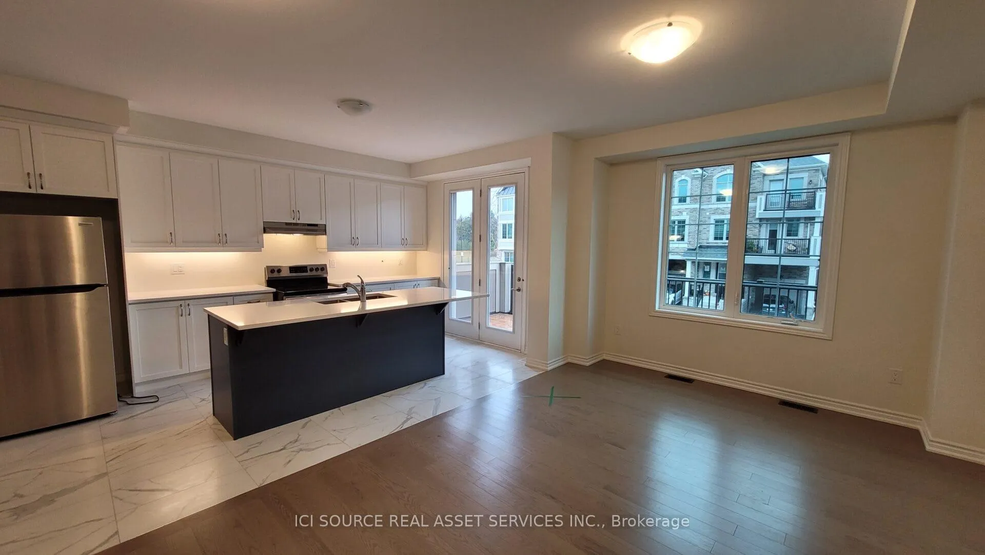 Photo 3 of 31 Thomas Frisby Jr Crescent, Markham, Victoria Square — HOMEH