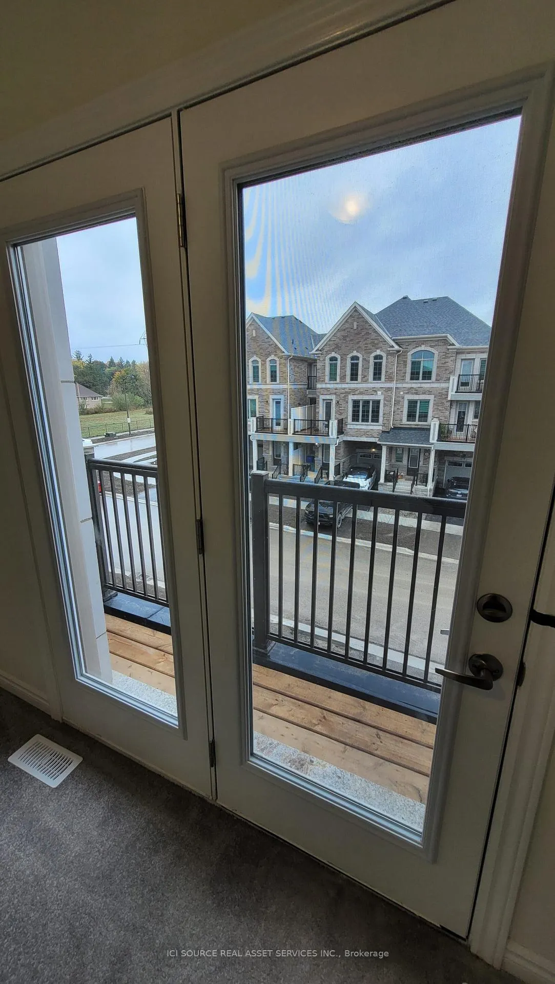 Photo 4 of 31 Thomas Frisby Jr Crescent, Markham, Victoria Square — HOMEH