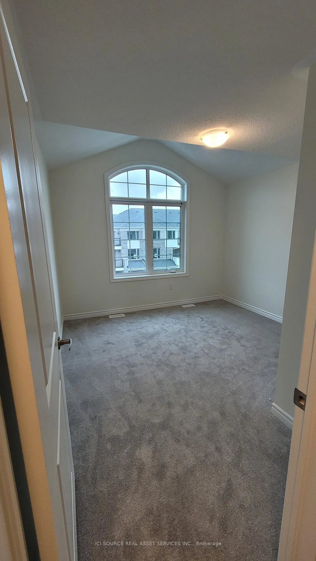 Photo 6 of 31 Thomas Frisby Jr Crescent, Markham, Victoria Square — HOMEH
