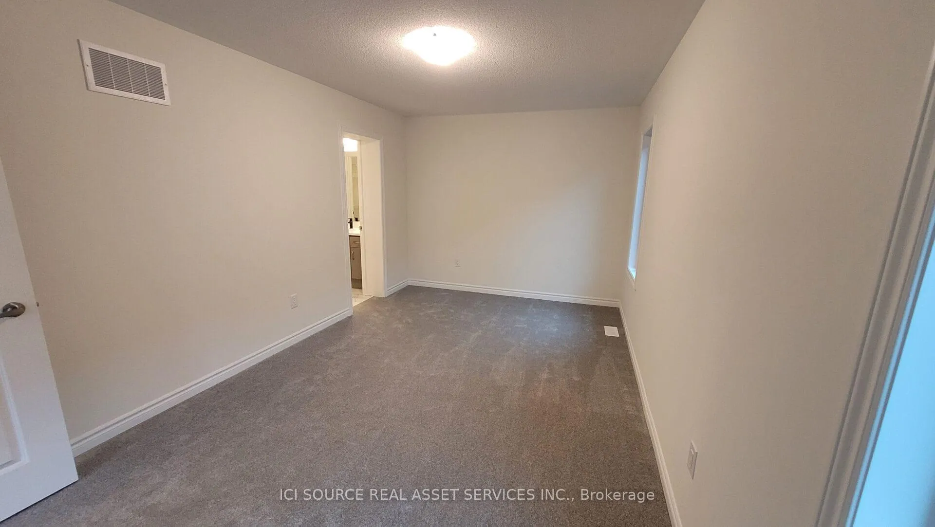Photo 7 of 31 Thomas Frisby Jr Crescent, Markham, Victoria Square — HOMEH