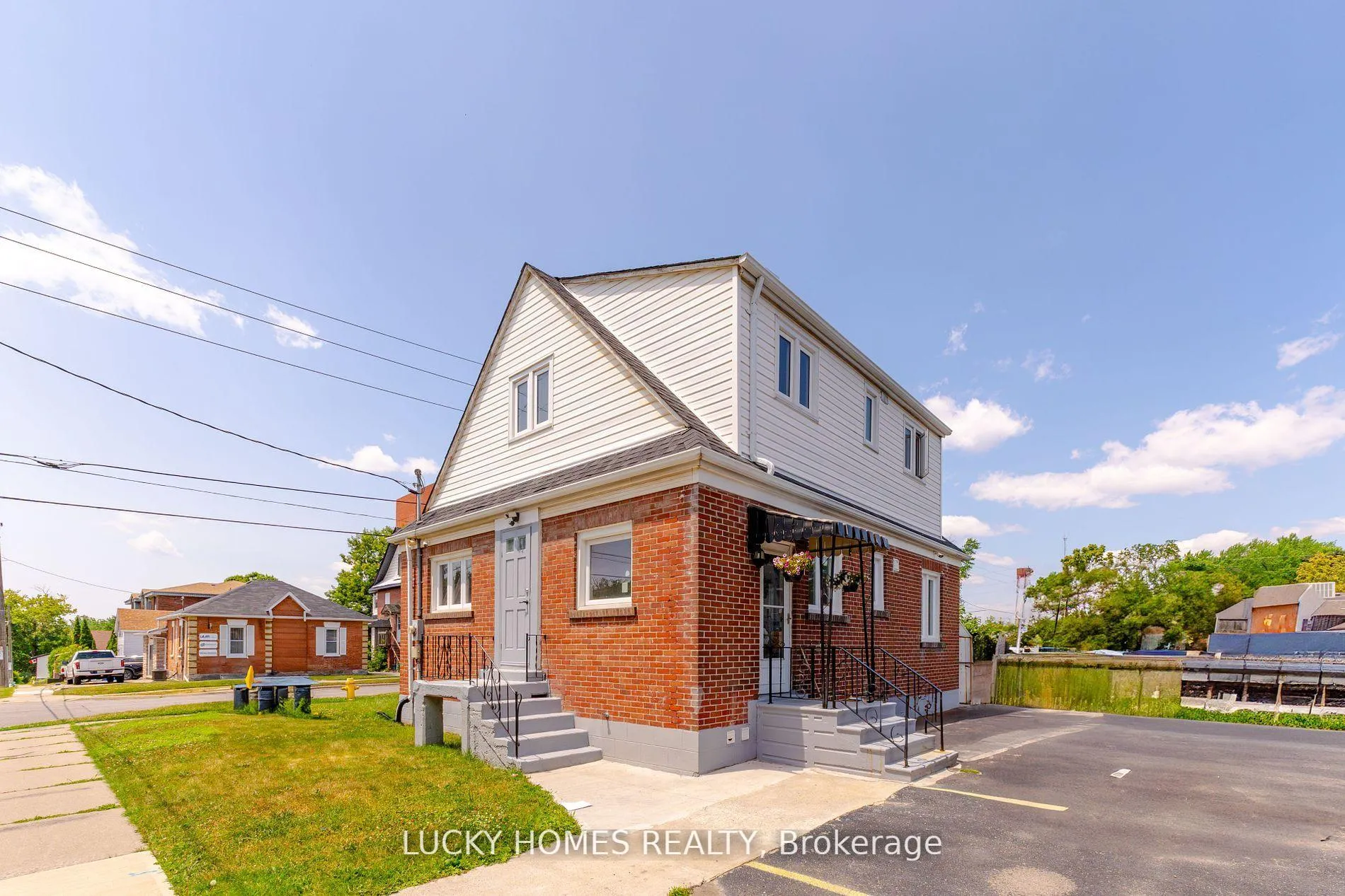 Photo 3 of Unit 2nd Floor, 157 Centre Street S, Oshawa, Central — HOMEH
