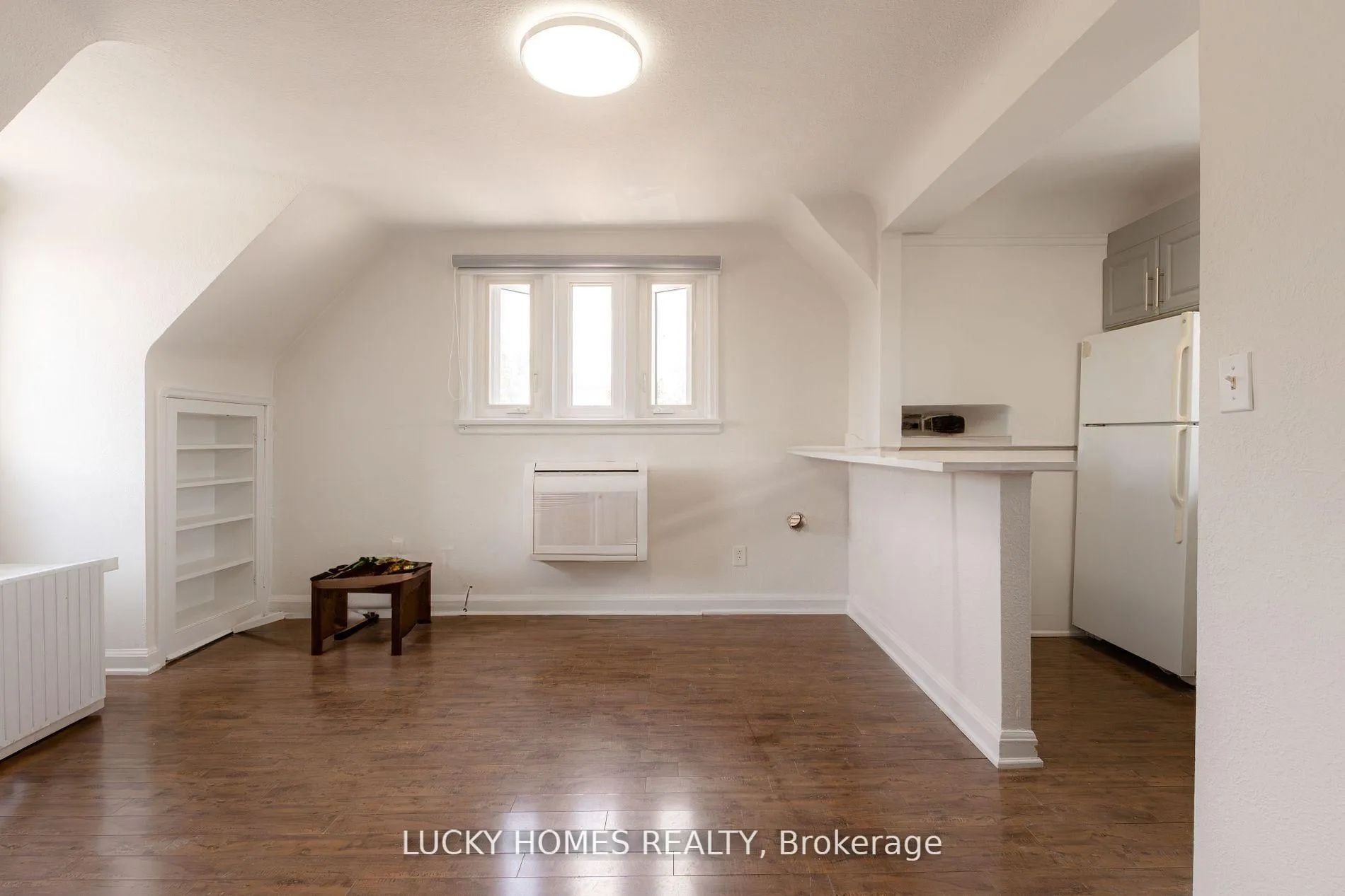 Photo 6 of Unit 2nd Floor, 157 Centre Street S, Oshawa, Central — HOMEH