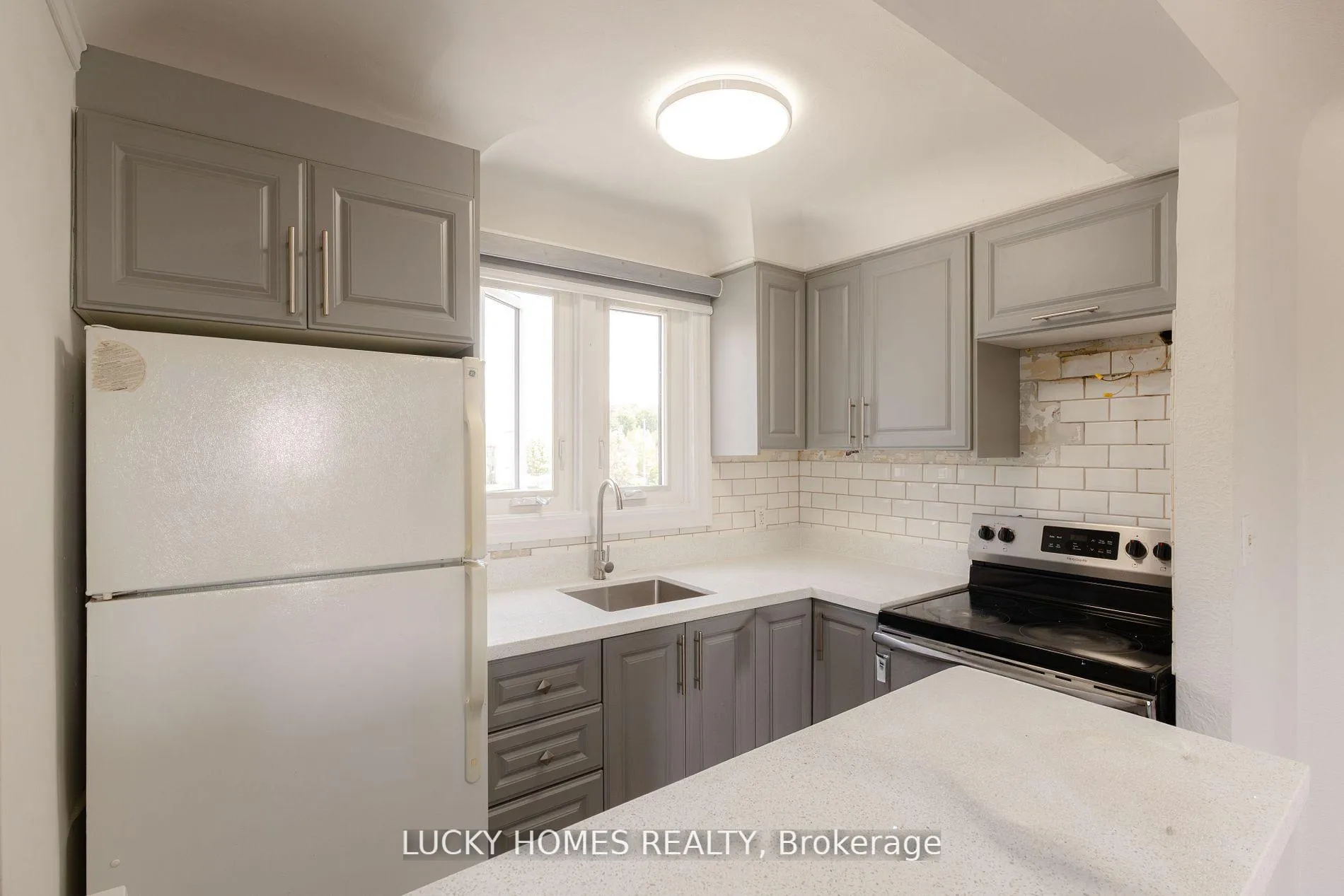 Photo 7 of Unit 2nd Floor, 157 Centre Street S, Oshawa, Central — HOMEH