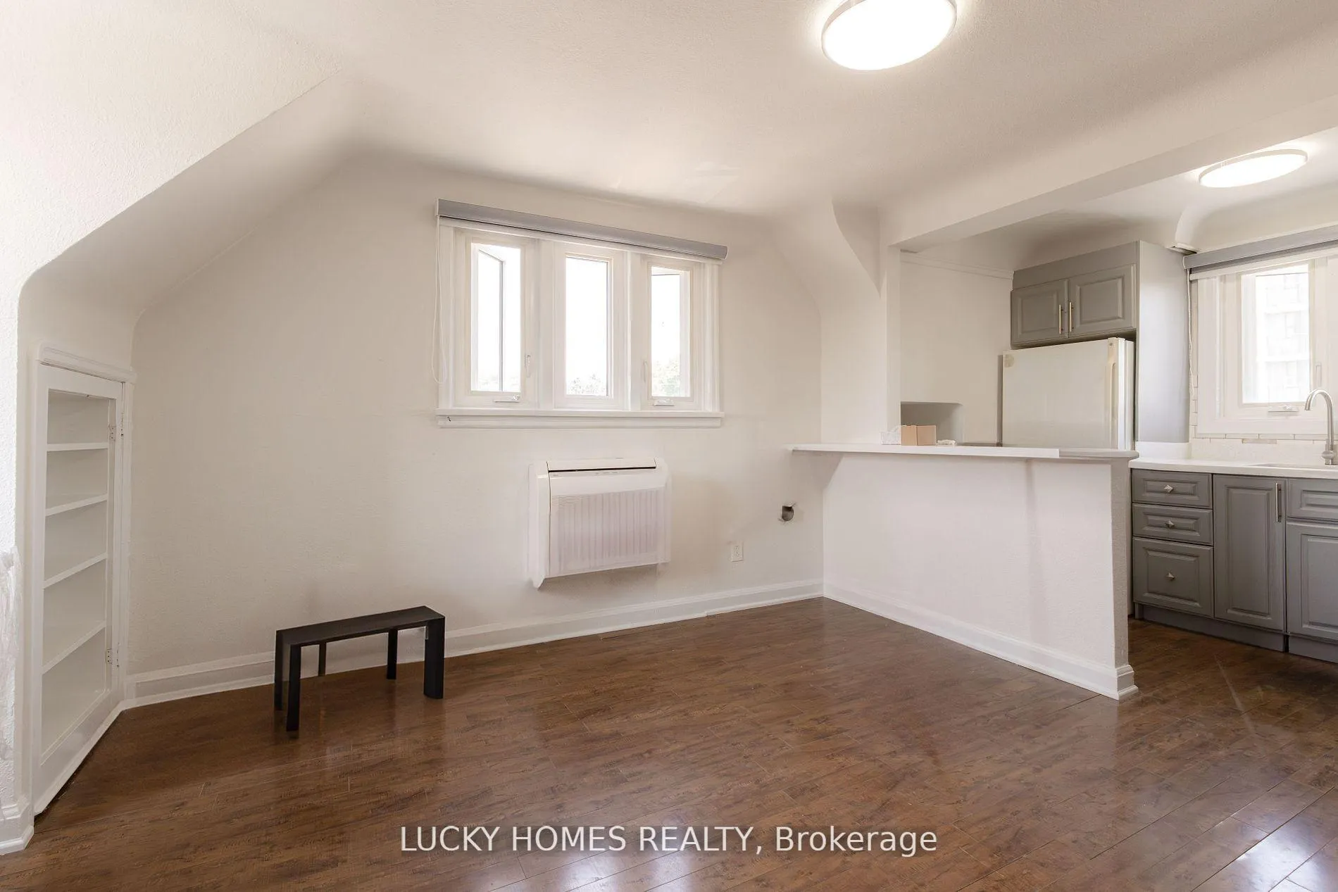 Photo 10 of Unit 2nd Floor, 157 Centre Street S, Oshawa, Central — HOMEH