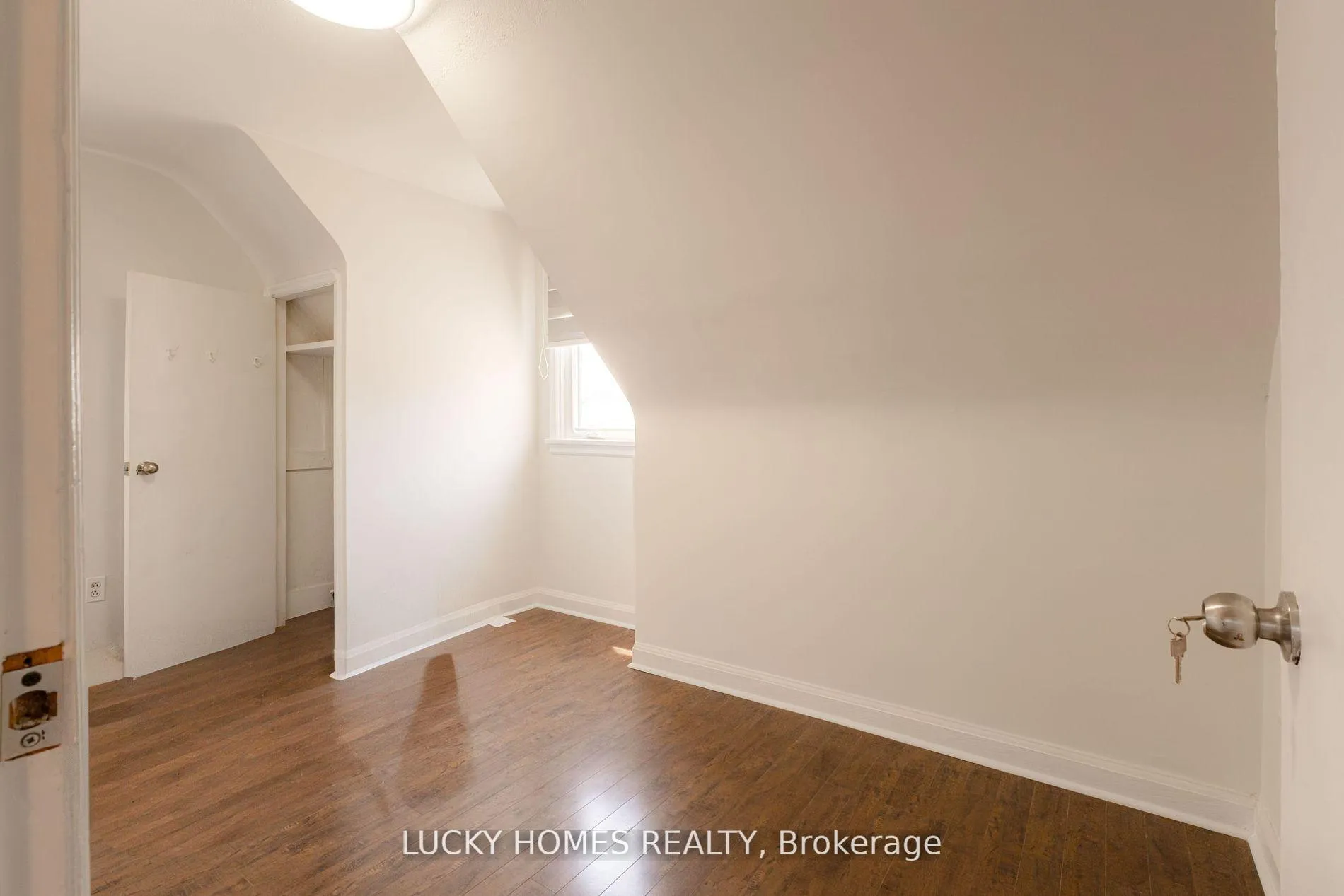 Photo 13 of Unit 2nd Floor, 157 Centre Street S, Oshawa, Central — HOMEH
