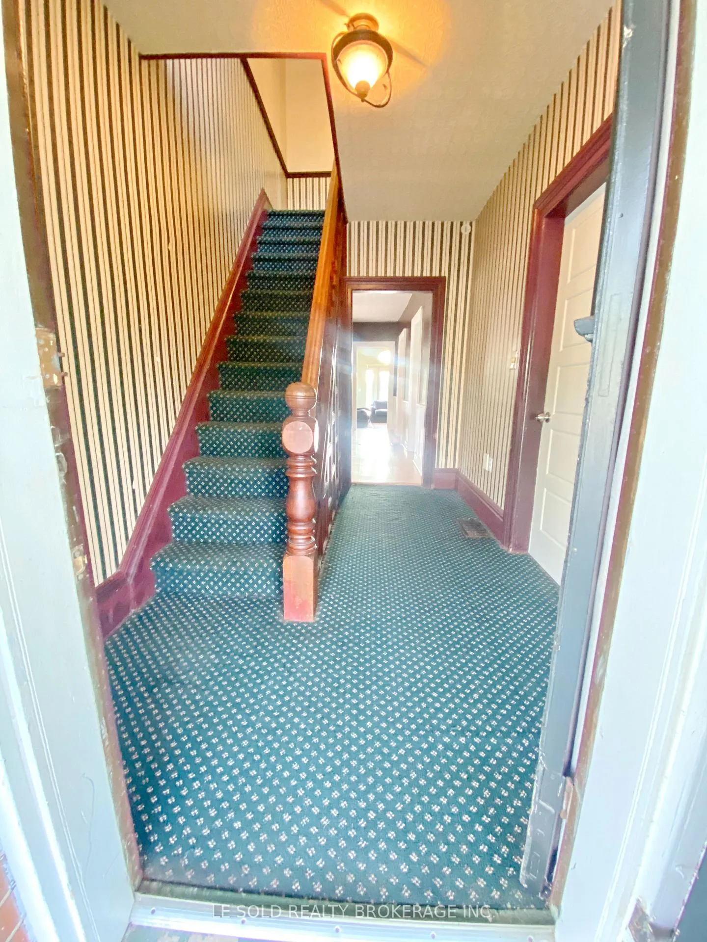 Photo 2 of 438 Osborne Street, Brock, Beaverton — HOMEH