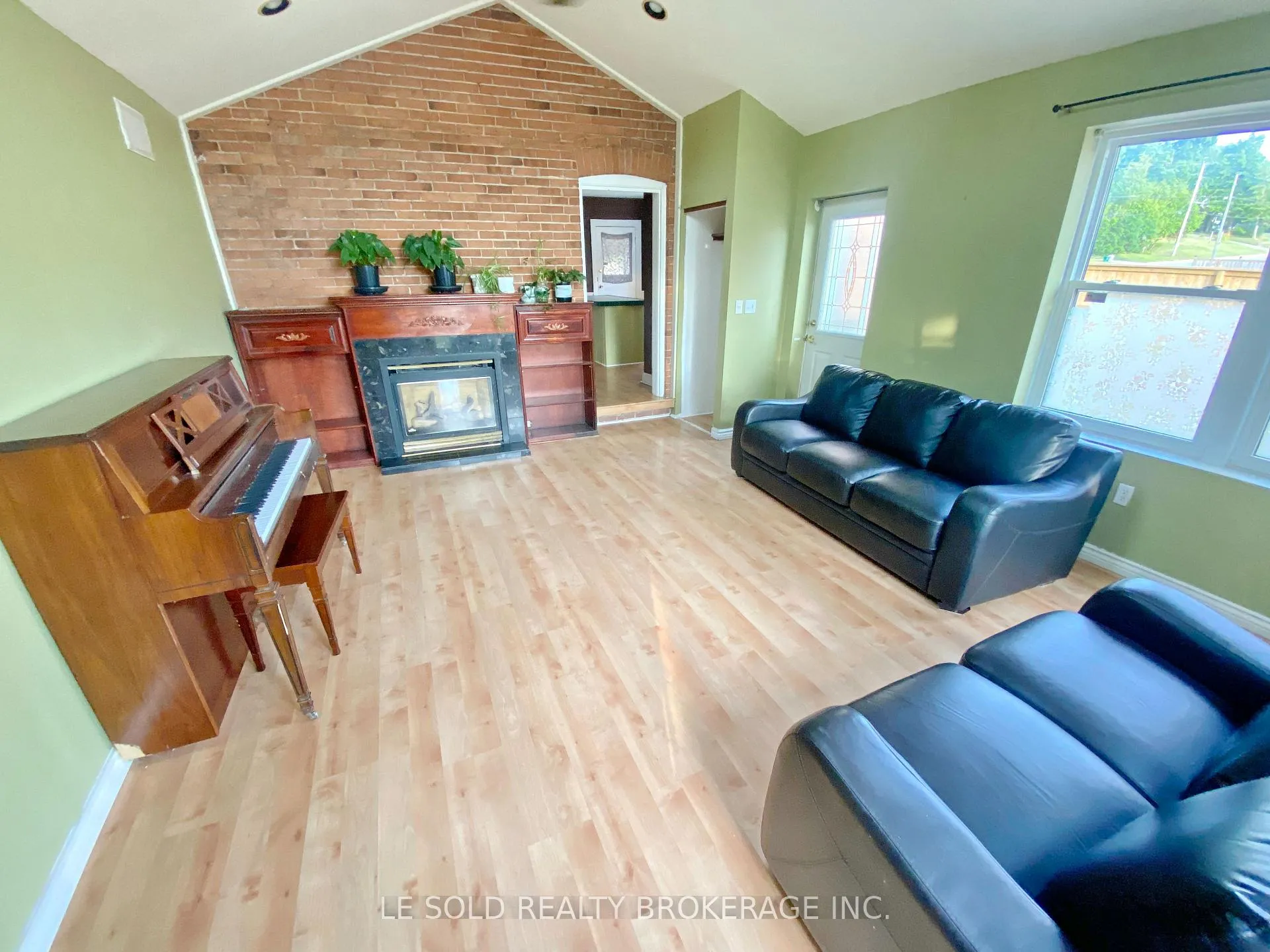 Photo 7 of 438 Osborne Street, Brock, Beaverton — HOMEH