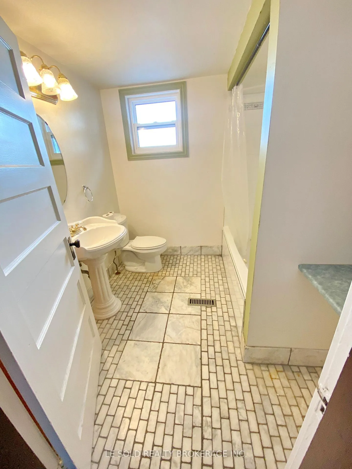 Photo 21 of 438 Osborne Street, Brock, Beaverton — HOMEH