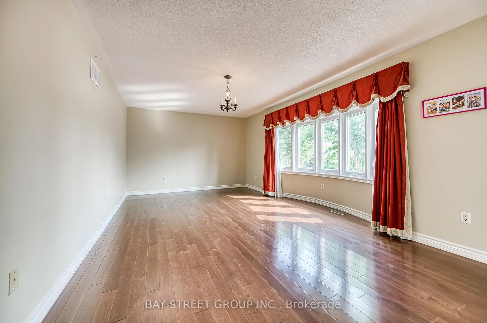 Photo 24 of 3 Edenbrook Crescent, Richmond Hill, Bayview Hill — HOMEH