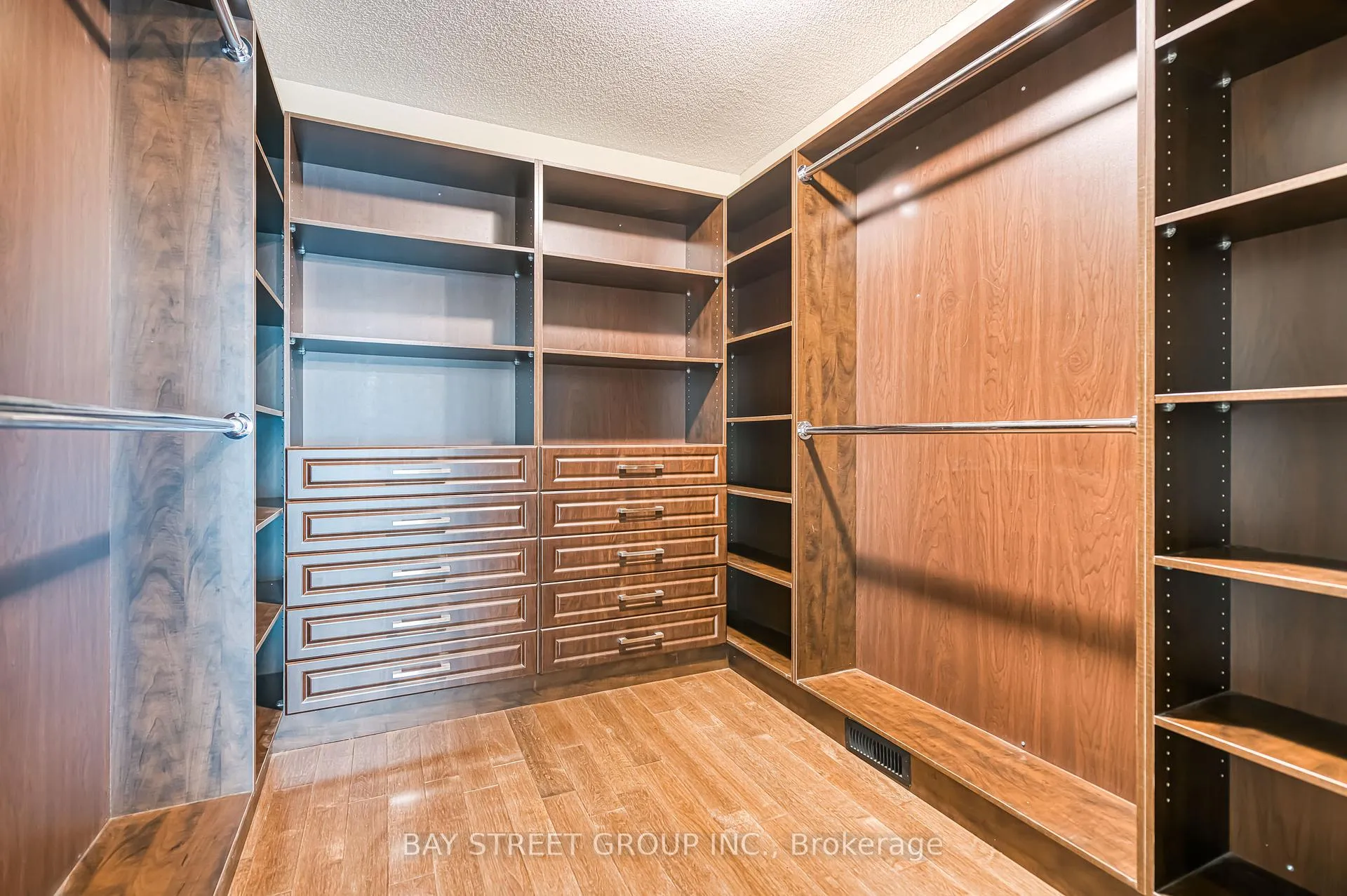 Photo 28 of 3 Edenbrook Crescent, Richmond Hill, Bayview Hill — HOMEH