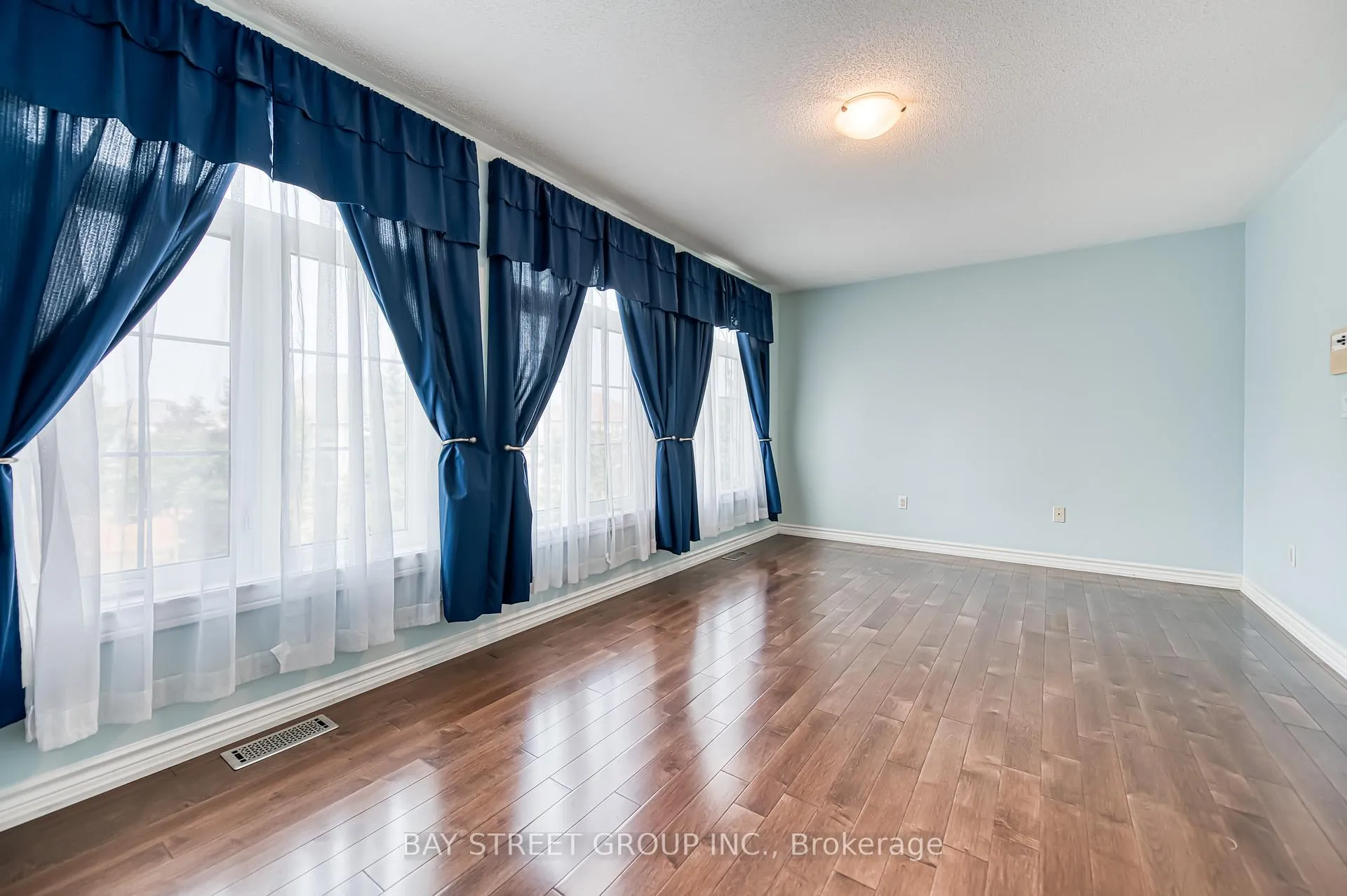 Photo 29 of 3 Edenbrook Crescent, Richmond Hill, Bayview Hill — HOMEH