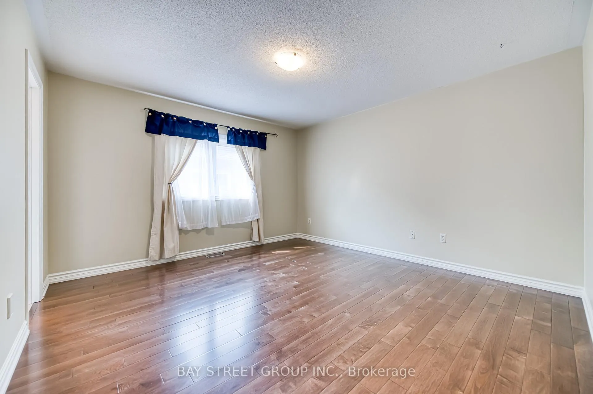 Photo 31 of 3 Edenbrook Crescent, Richmond Hill, Bayview Hill — HOMEH