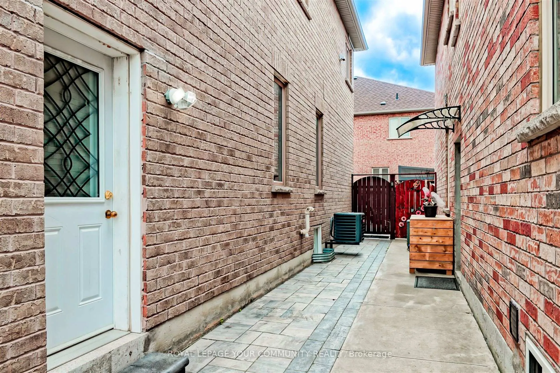 Photo 3 of Unit BSMT, 86 Black Maple Crescent, Vaughan, Patterson — HOMEH
