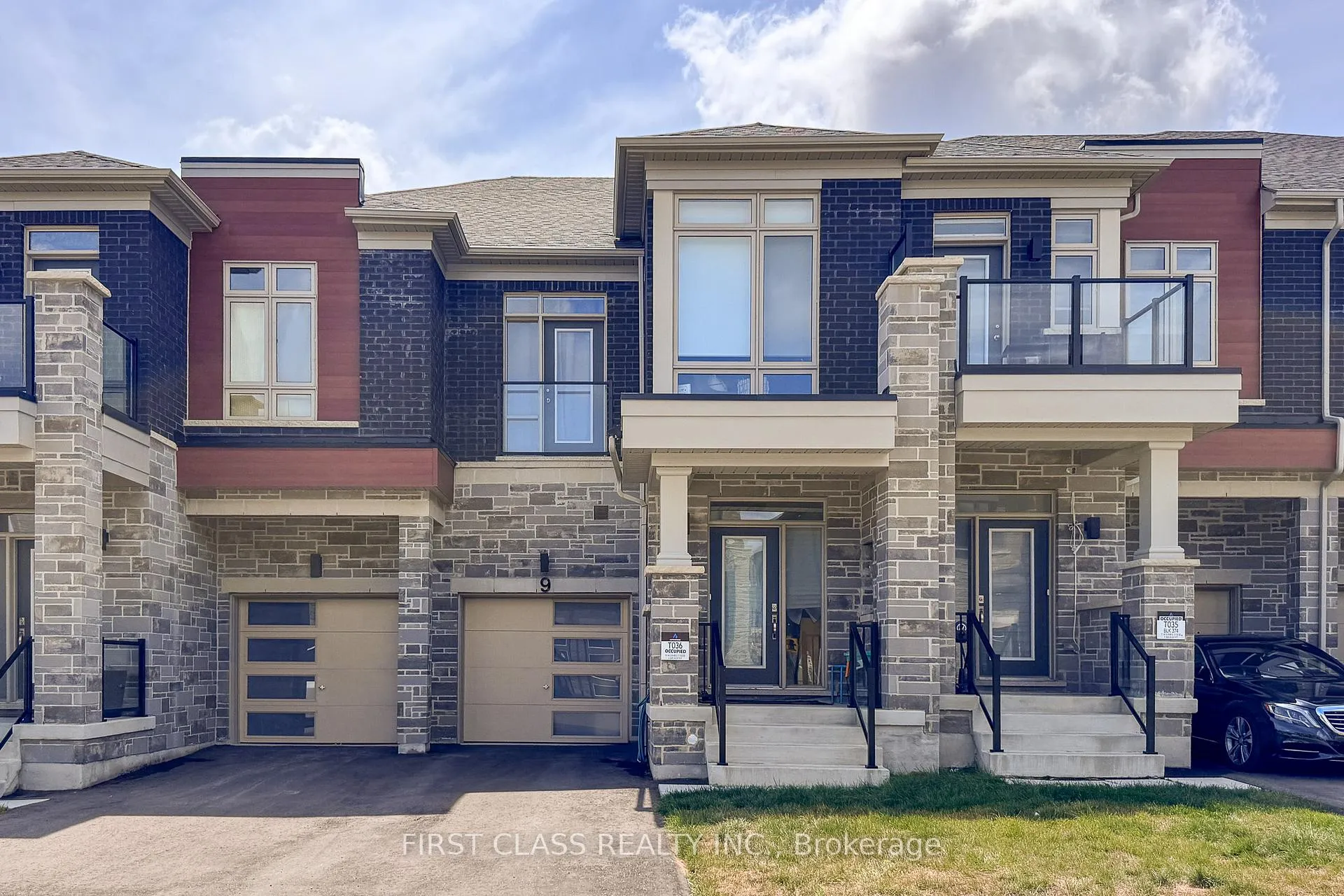 Photo 1 of 9 Schmeltzer Crescent, Richmond Hill, Rural Richmond Hill — HOMEH