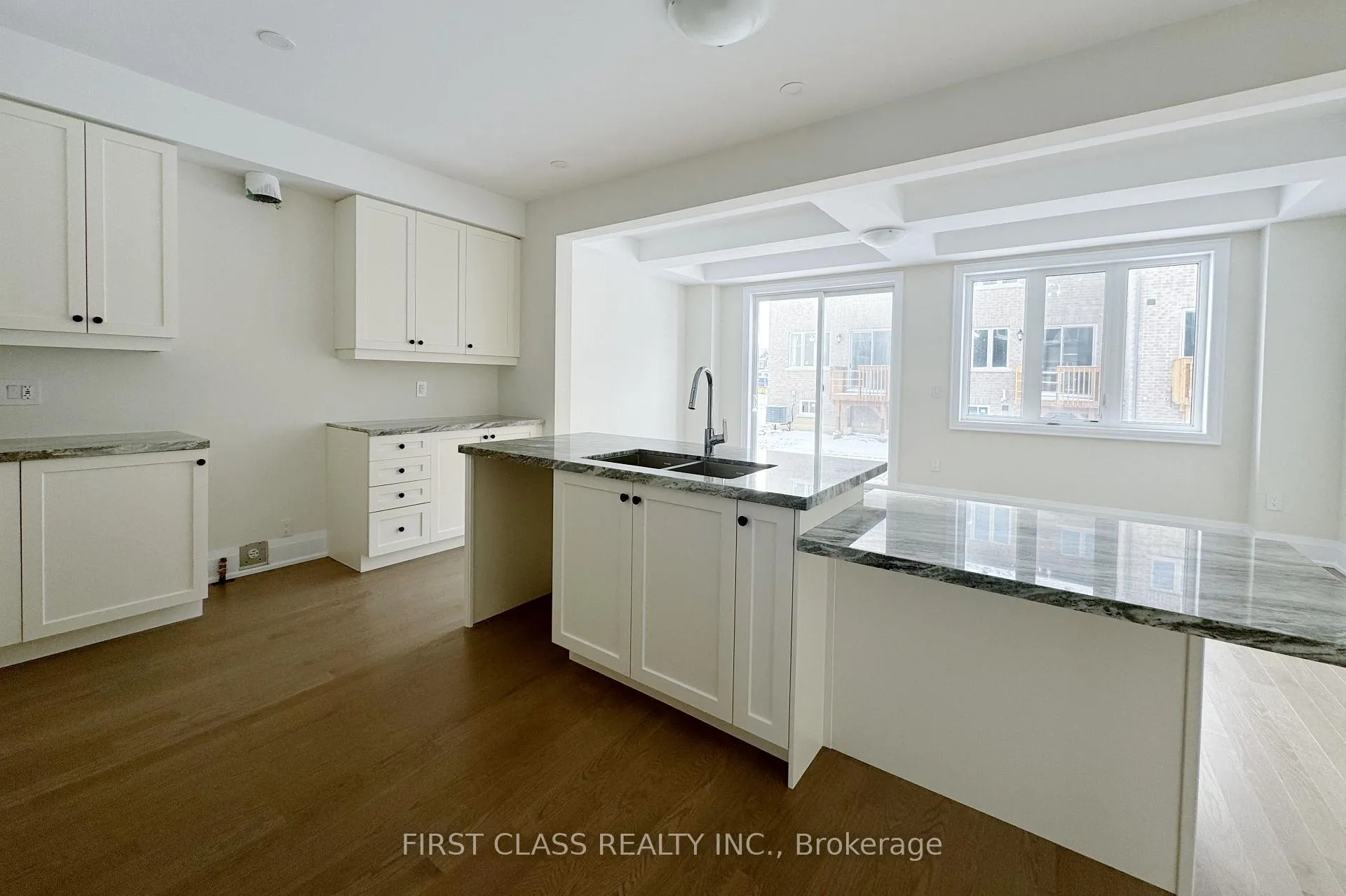 Photo 2 of 9 Schmeltzer Crescent, Richmond Hill, Rural Richmond Hill — HOMEH