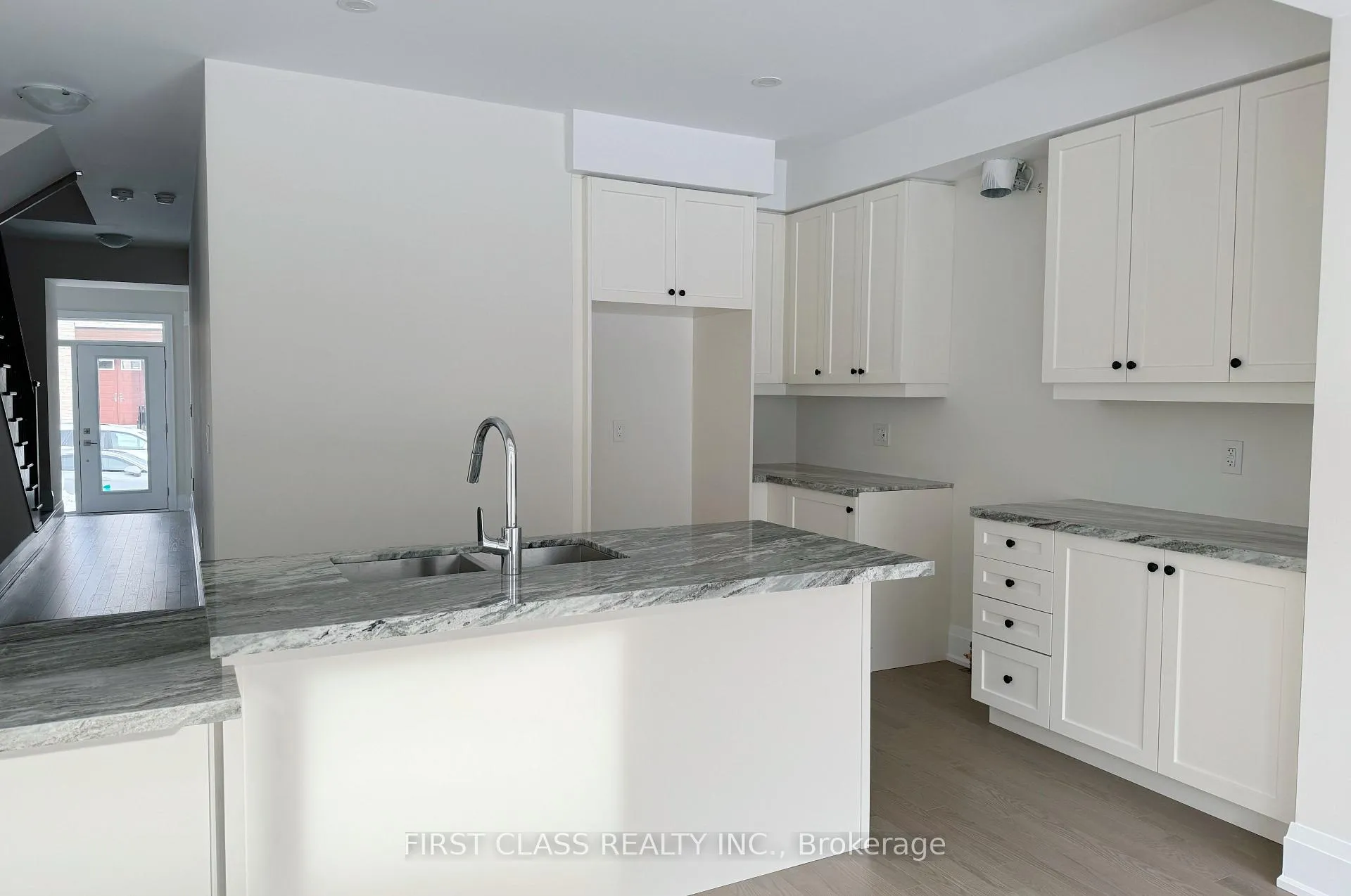Photo 5 of 9 Schmeltzer Crescent, Richmond Hill, Rural Richmond Hill — HOMEH