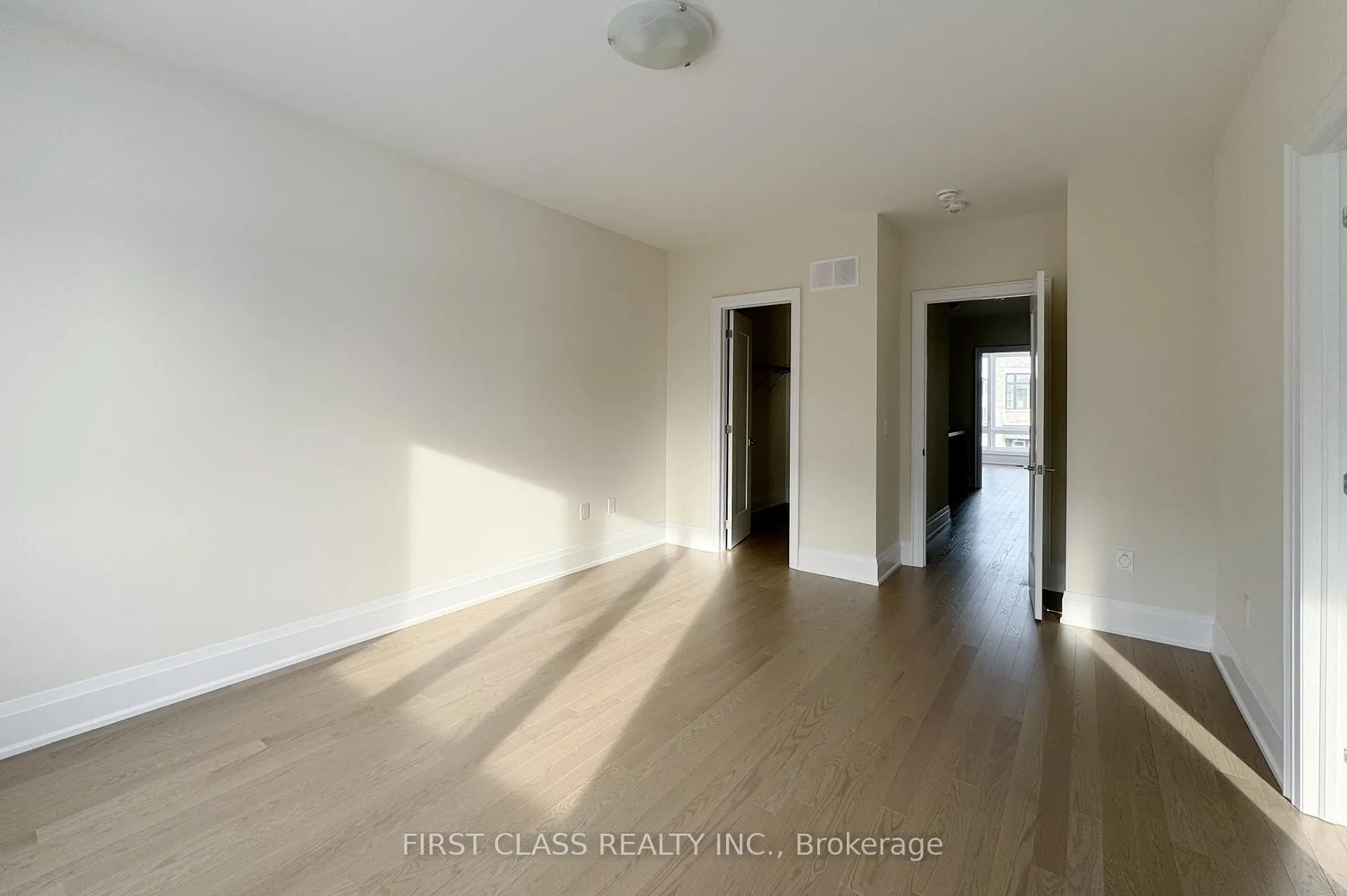 Photo 8 of 9 Schmeltzer Crescent, Richmond Hill, Rural Richmond Hill — HOMEH