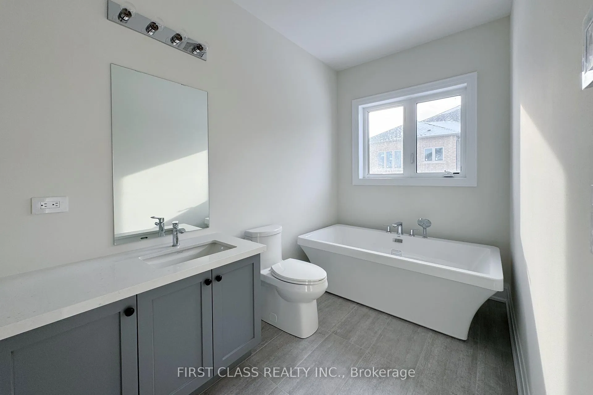 Photo 10 of 9 Schmeltzer Crescent, Richmond Hill, Rural Richmond Hill — HOMEH