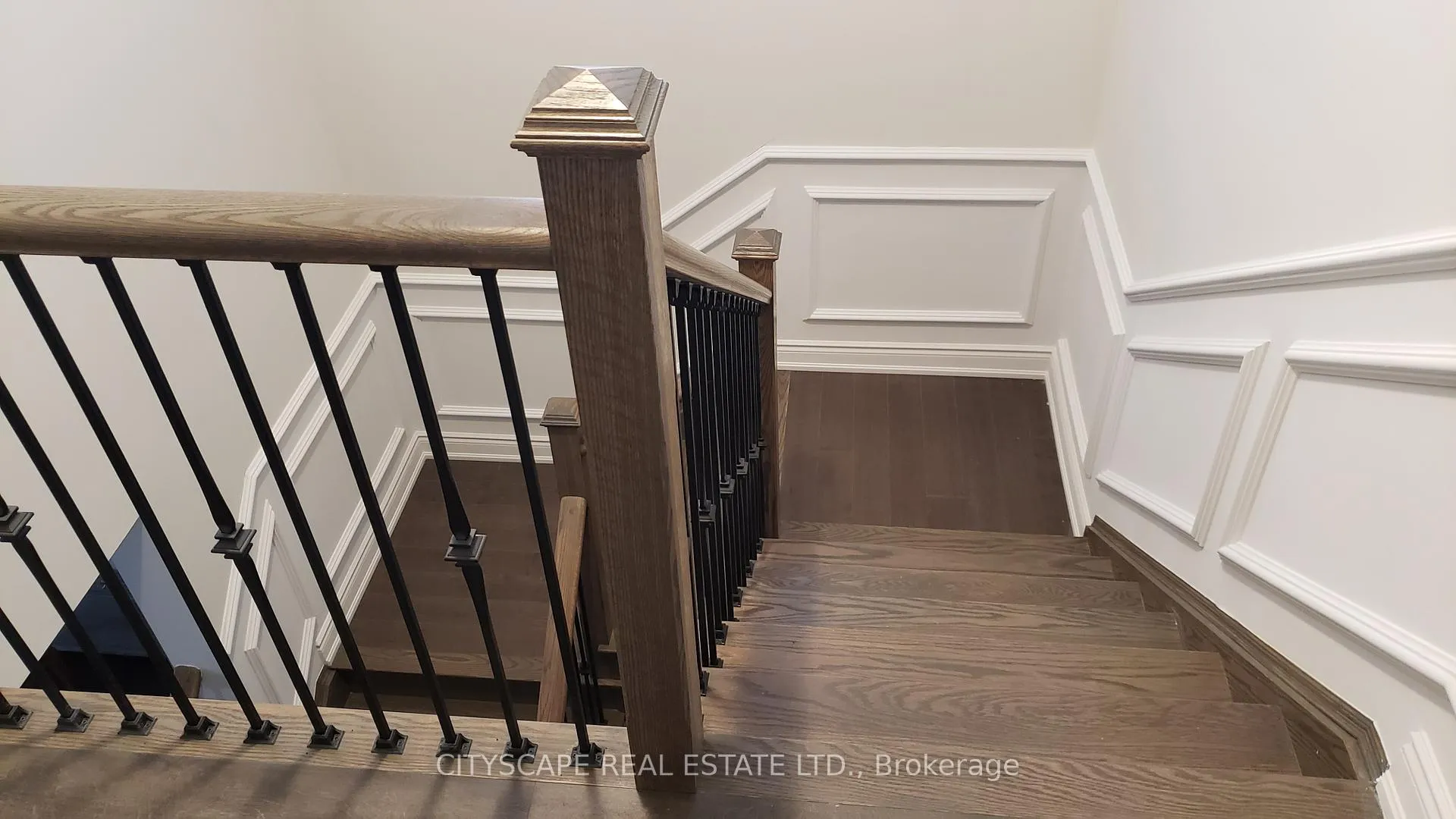 Photo 9 of 114 Avanti Crescent, Hamilton, Waterdown — HOMEH