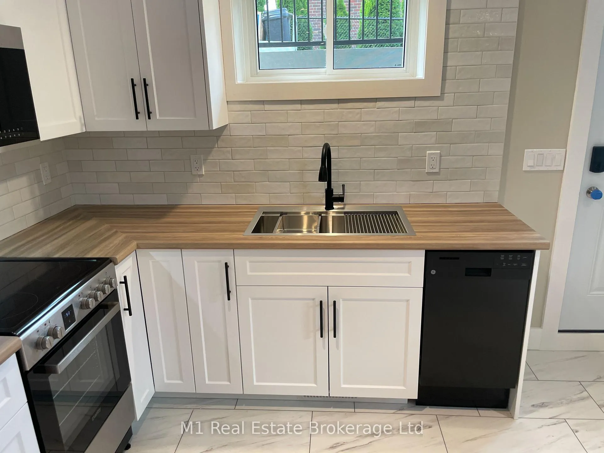 Photo 5 of Unit LL, 18 Promenade Road, Guelph, Grange Road — HOMEH