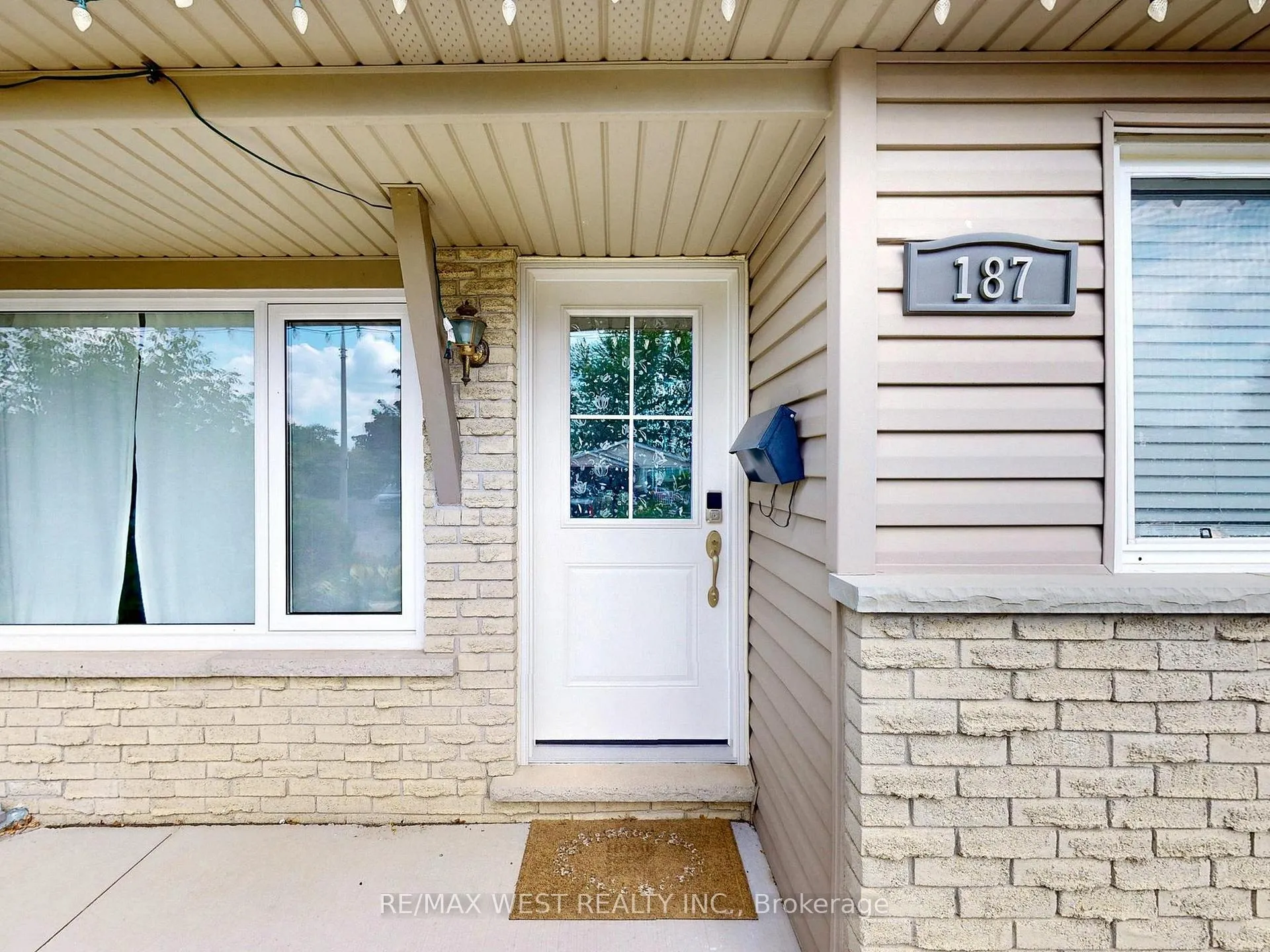 Photo 2 of 187 Broken Oak Crescent, Kitchener — HOMEH