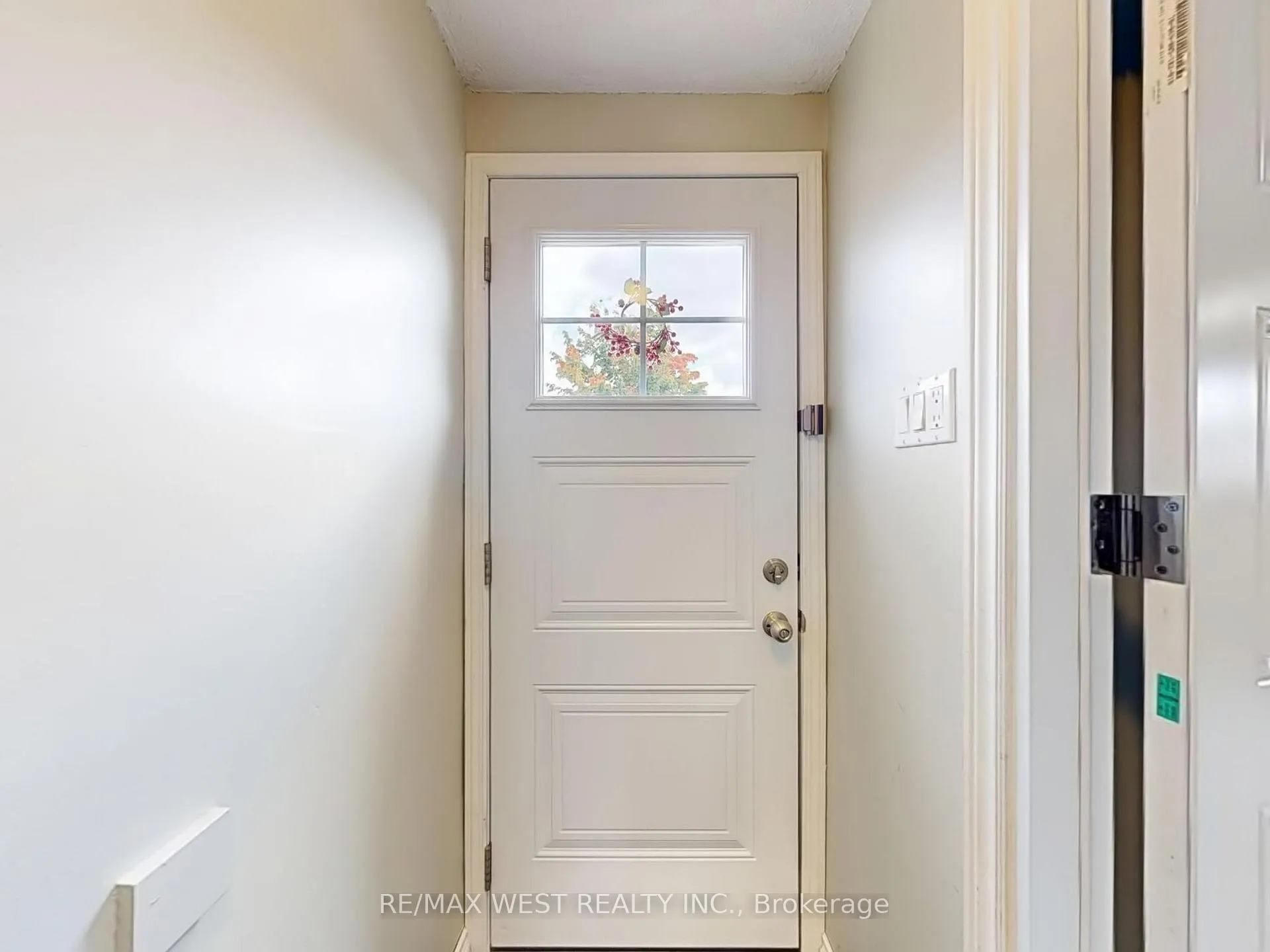 Photo 3 of 187 Broken Oak Crescent, Kitchener — HOMEH