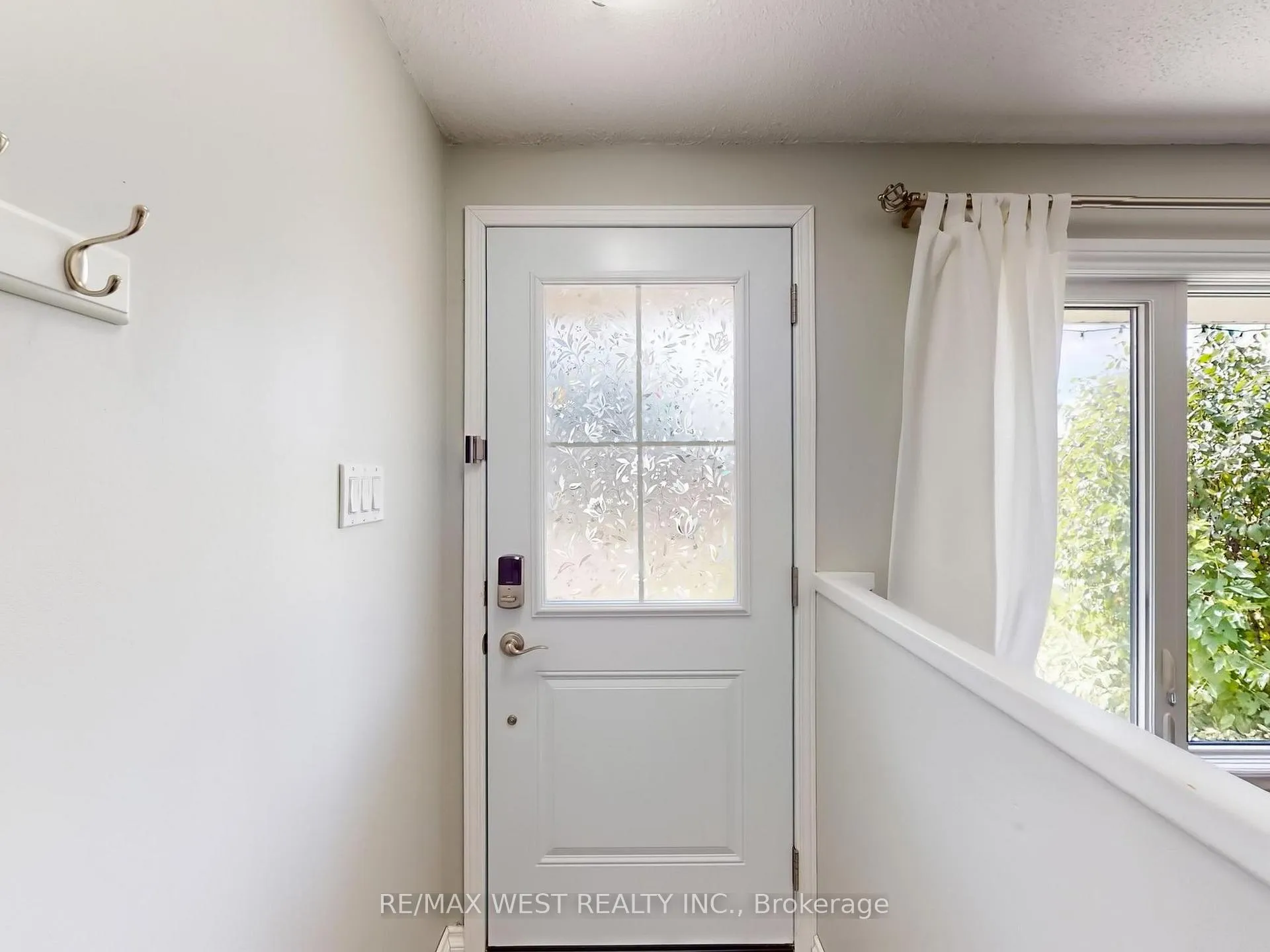 Photo 4 of 187 Broken Oak Crescent, Kitchener — HOMEH
