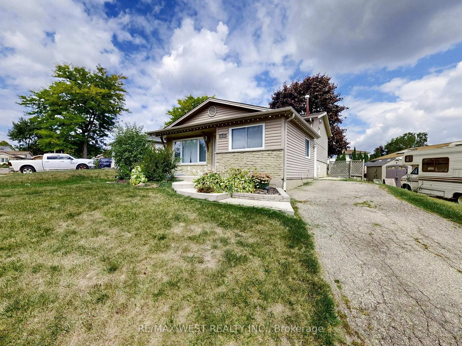 Photo 7 of 187 Broken Oak Crescent, Kitchener — HOMEH