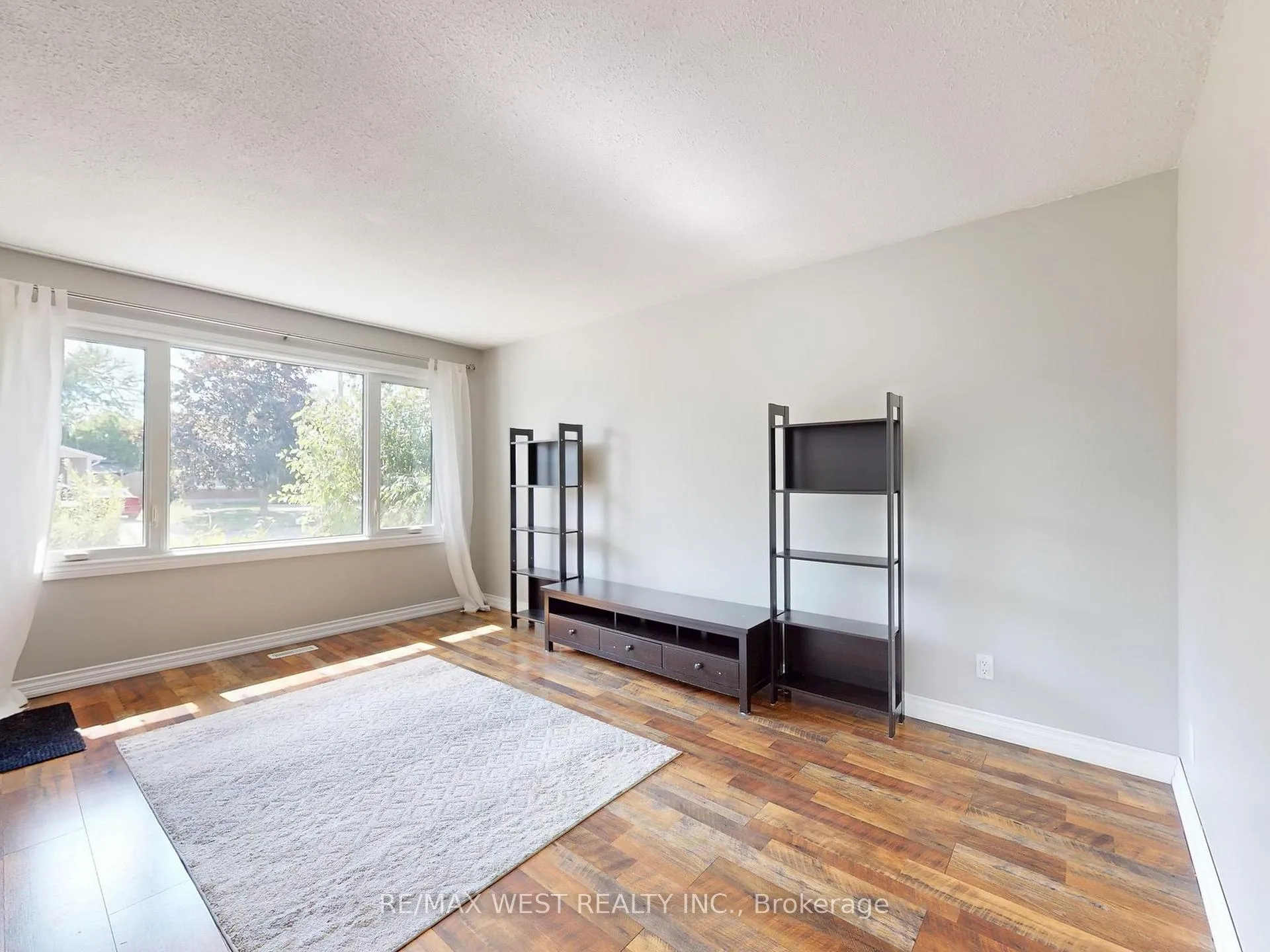 Photo 8 of 187 Broken Oak Crescent, Kitchener — HOMEH