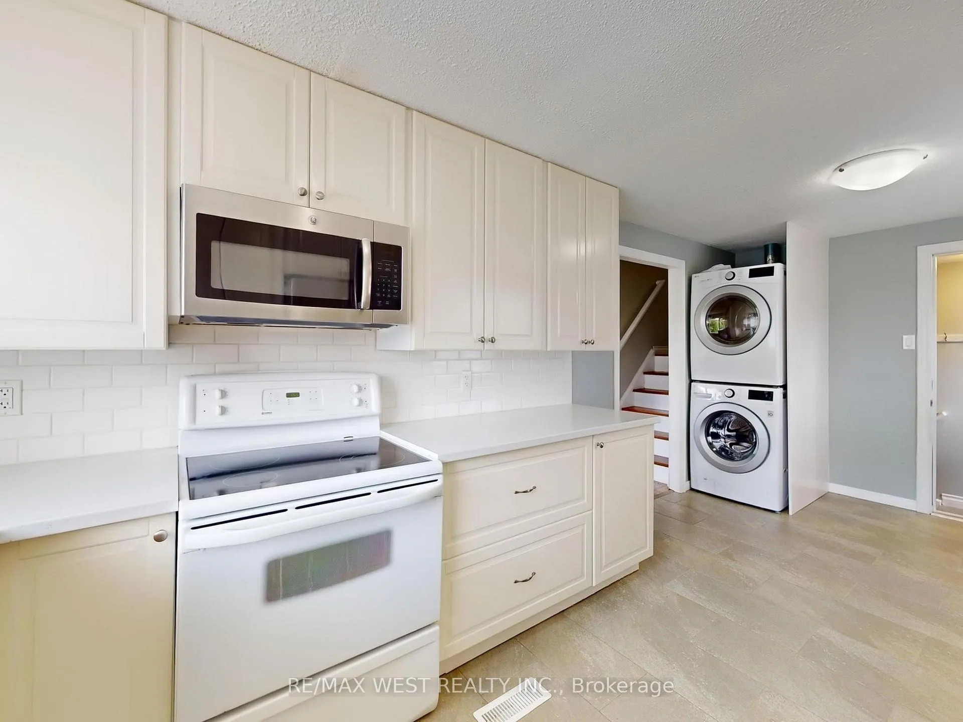 Photo 12 of 187 Broken Oak Crescent, Kitchener — HOMEH