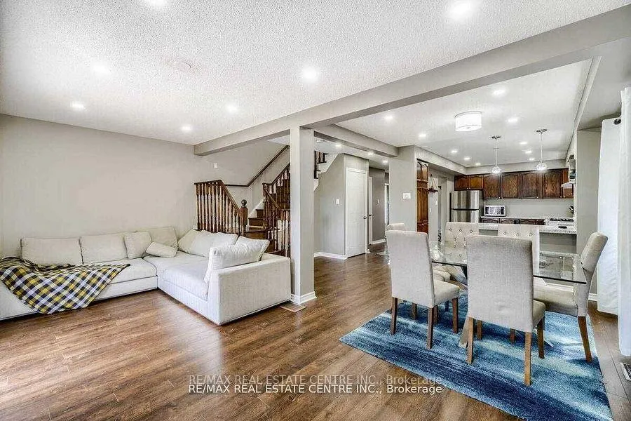 Photo 2 of 18 Galbraith Court, Clarington, Bowmanville — HOMEH