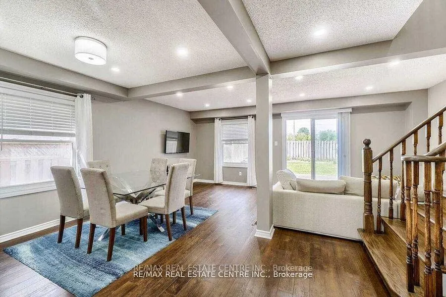 Photo 5 of 18 Galbraith Court, Clarington, Bowmanville — HOMEH