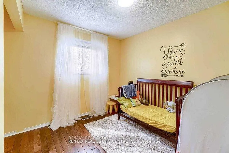 Photo 10 of 18 Galbraith Court, Clarington, Bowmanville — HOMEH