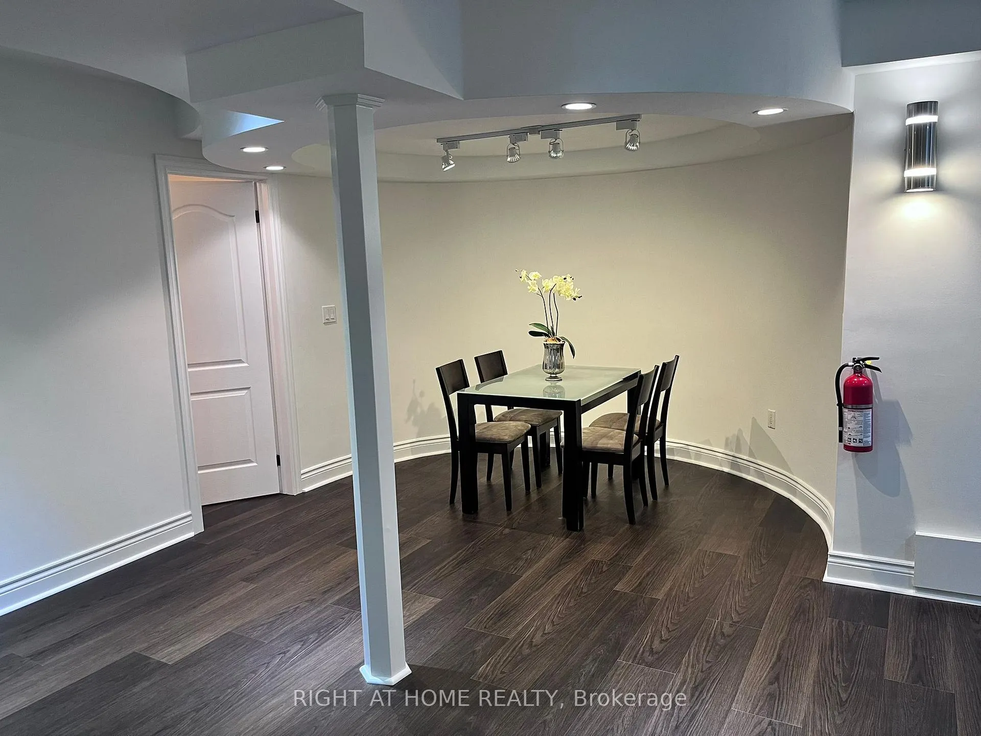 Photo 5 of 187 Redstone Road, Richmond Hill, Rouge Woods — HOMEH