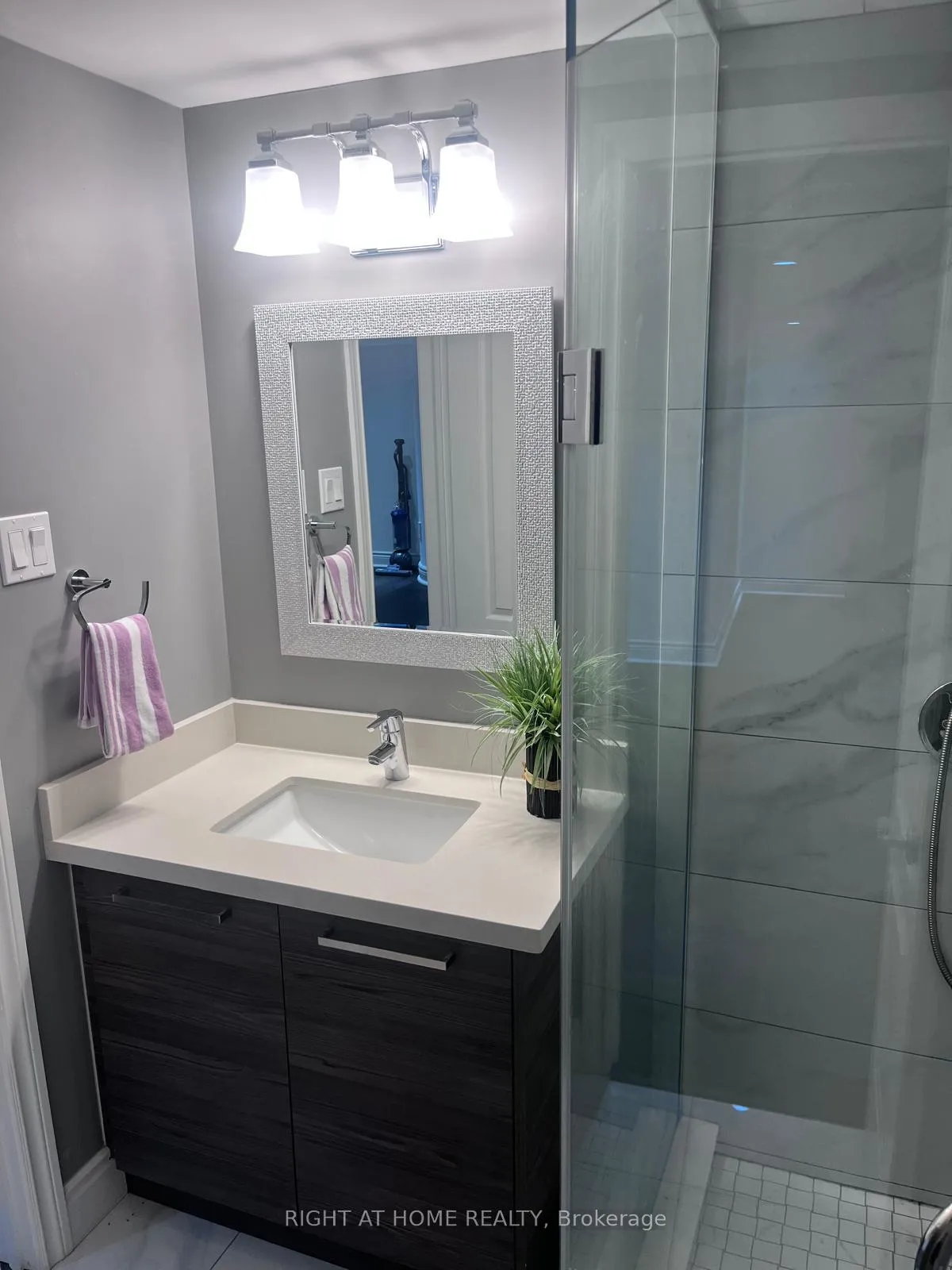 Photo 13 of 187 Redstone Road, Richmond Hill, Rouge Woods — HOMEH