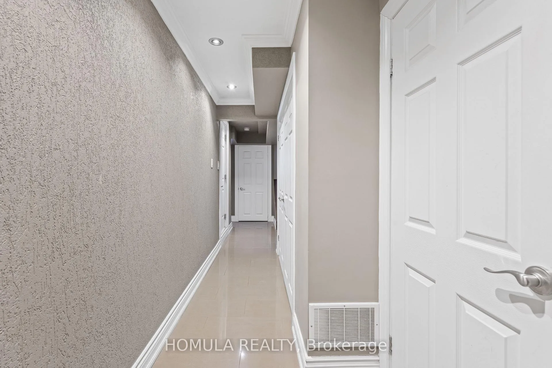 Photo 33 of Unit 5, 211 Woodbridge Avenue, Vaughan, West Woodbridge — HOMEH