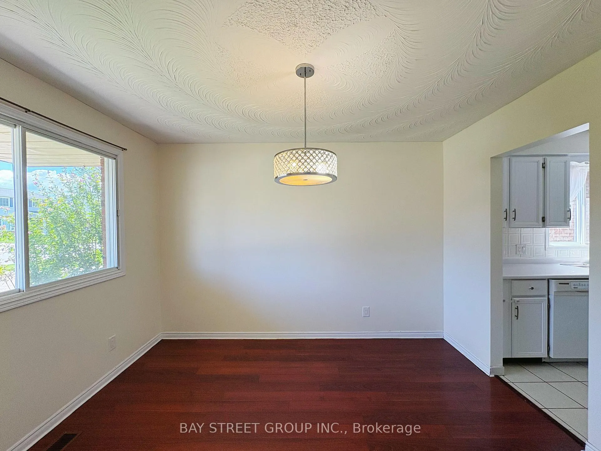 Photo 5 of 7349 Nathan Crescent, Niagara Falls, Oldfield — HOMEH