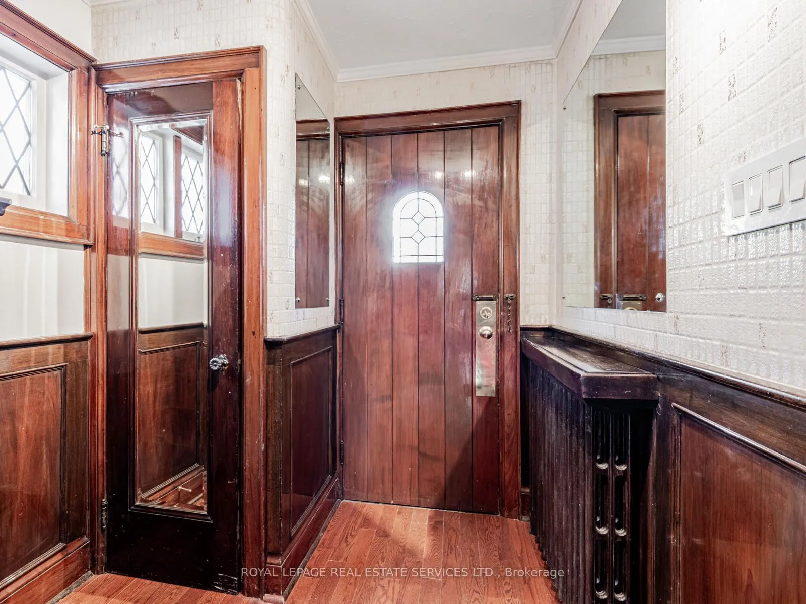 Photo 4 of 7 Duplex Crescent, Toronto, Yonge-Eglinton — HOMEH