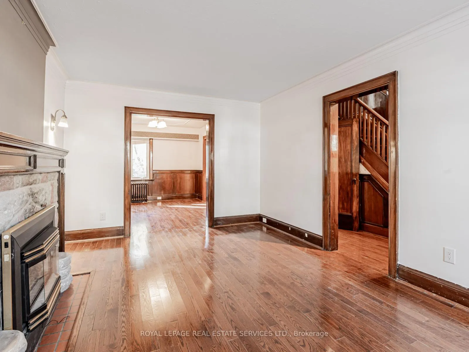 Photo 10 of 7 Duplex Crescent, Toronto, Yonge-Eglinton — HOMEH