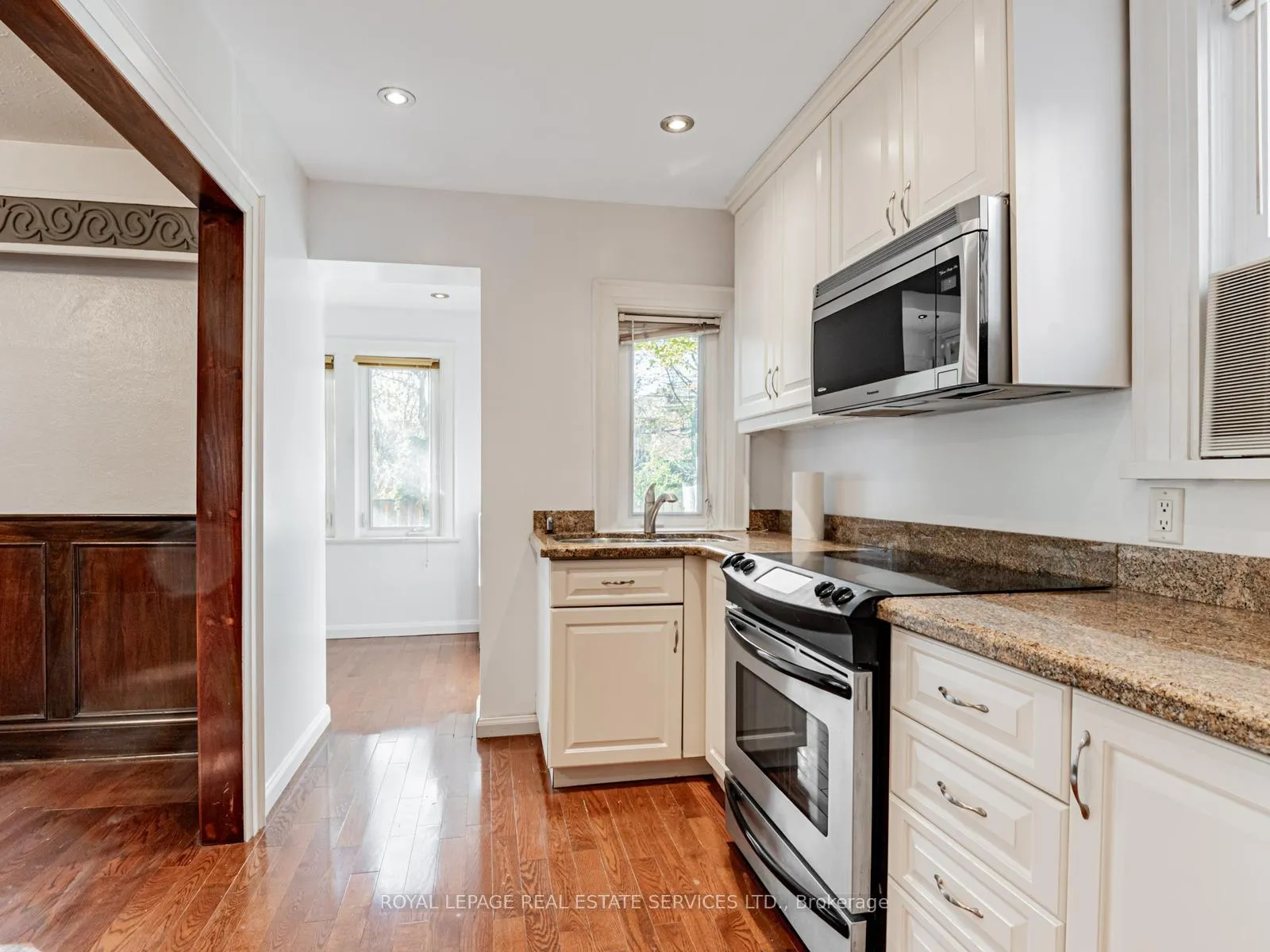 Photo 17 of 7 Duplex Crescent, Toronto, Yonge-Eglinton — HOMEH