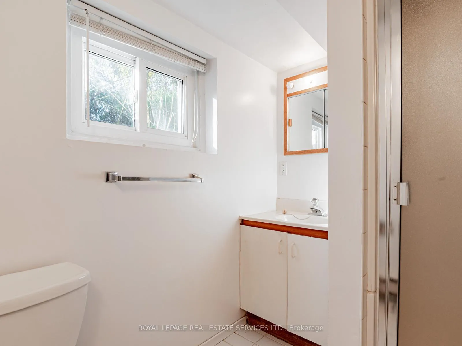 Photo 31 of 7 Duplex Crescent, Toronto, Yonge-Eglinton — HOMEH
