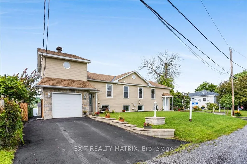 Front of 93 Montpetit Street