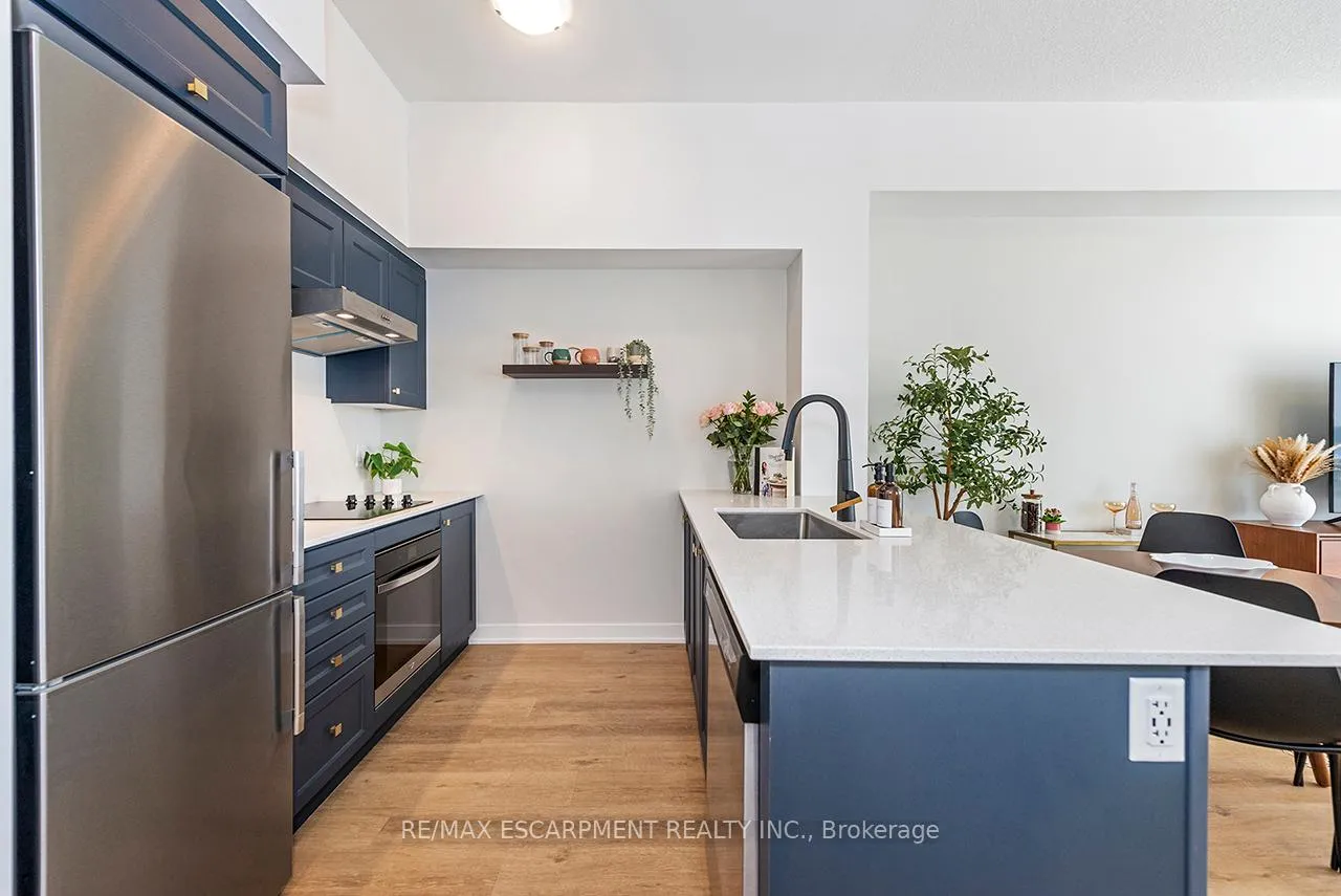 Photo 5 of Unit 606, 600 North Service Road, Hamilton, Lakeshore — HOMEH