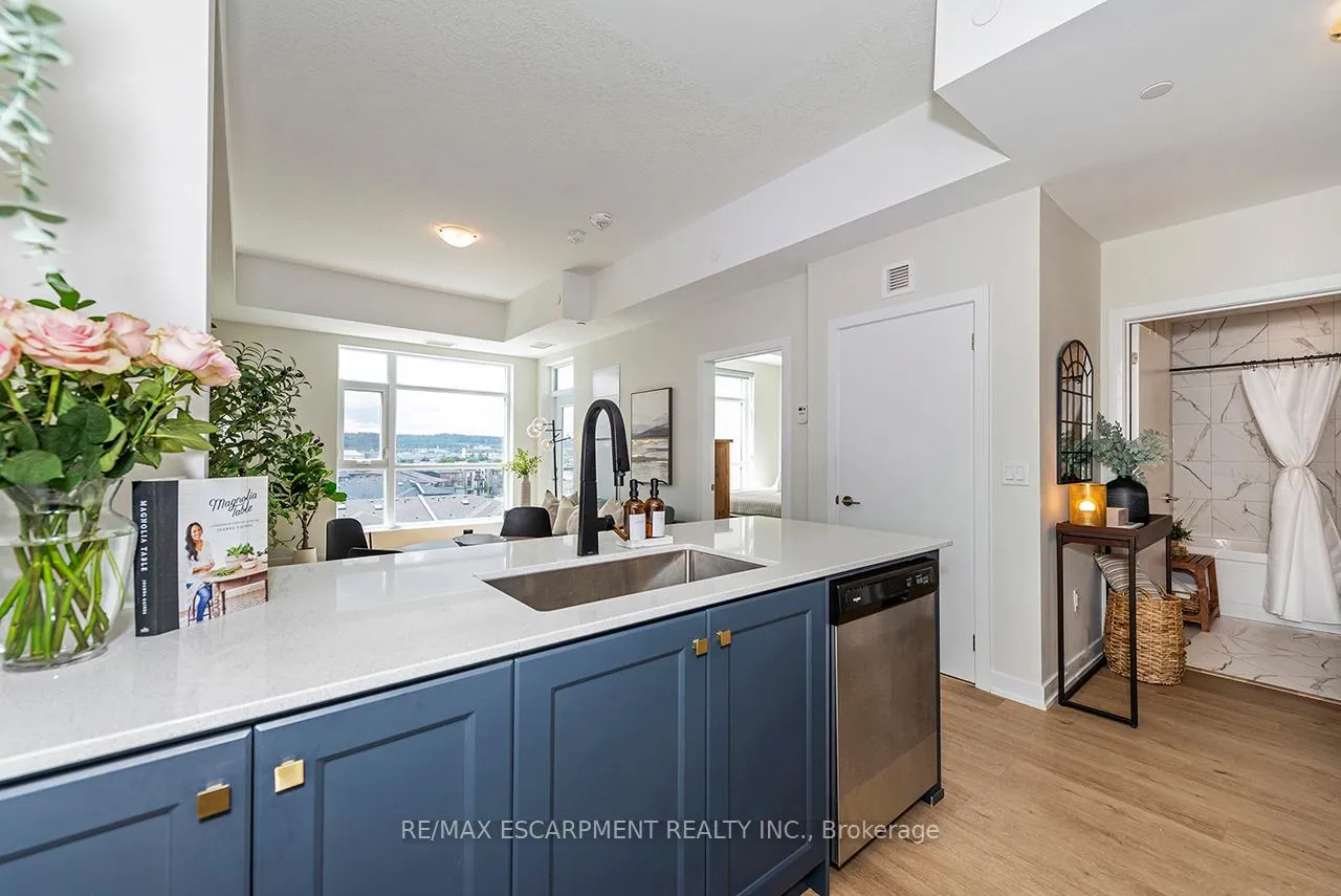 Photo 6 of Unit 606, 600 North Service Road, Hamilton, Lakeshore — HOMEH