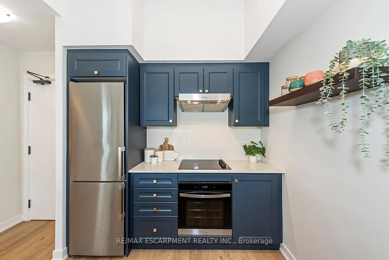 Photo 9 of Unit 606, 600 North Service Road, Hamilton, Lakeshore — HOMEH