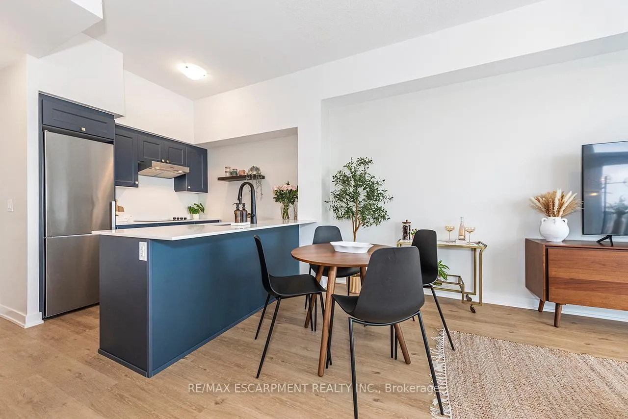 Photo 11 of Unit 606, 600 North Service Road, Hamilton, Lakeshore — HOMEH